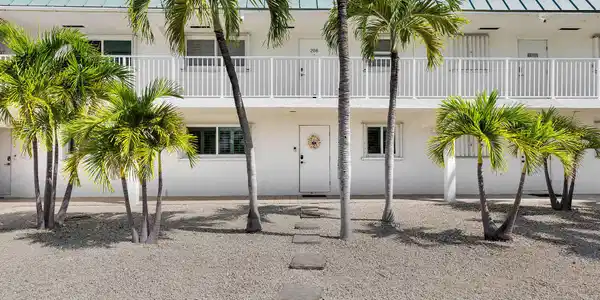 Image 2: virtual-tour-365103-mls-high-res-image-0