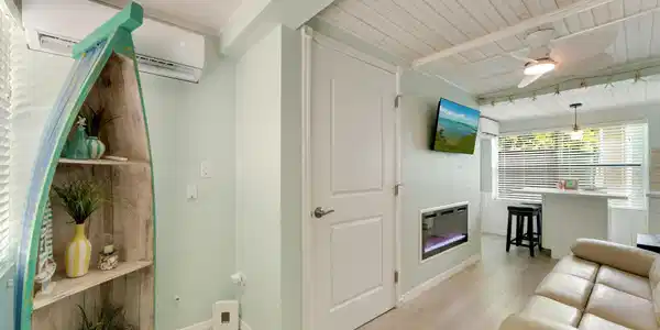 Image 3: Living Area