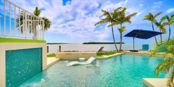 Image 3: Pool