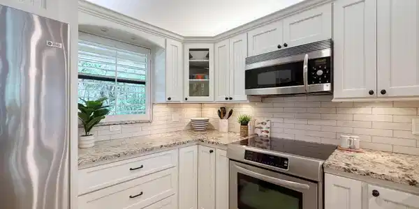 Image 3: Kitchen
