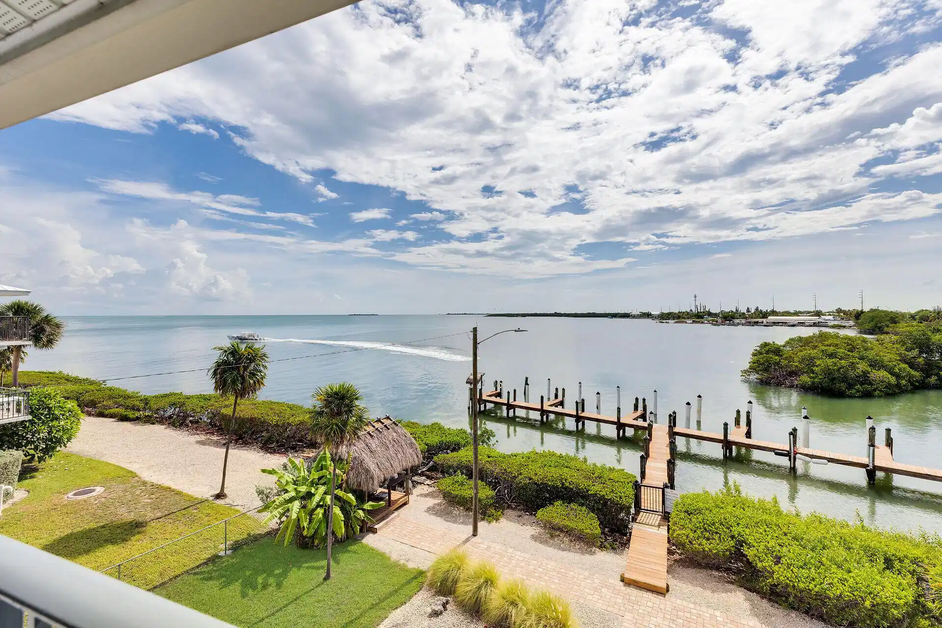 Image 1: virtual-tour-365105-mls-high-res-image-3