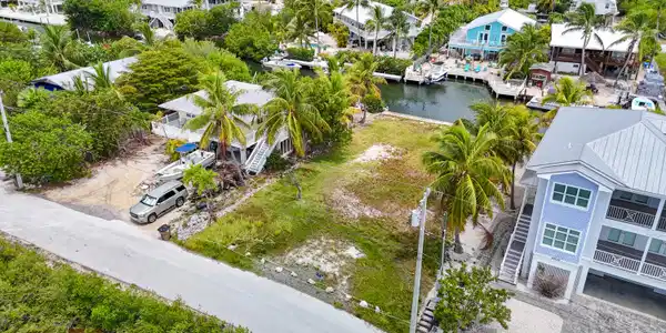 Image 2: 001-28525JollyRogerDrive-SummerlandKey-F