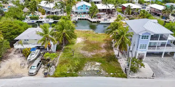 Image 3: 002-28525JollyRogerDrive-SummerlandKey-F