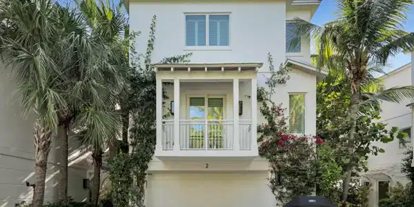 Image 4: Villa Entry