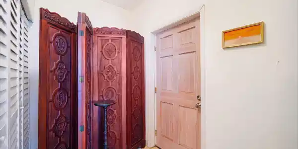 Image 4: Foyer
