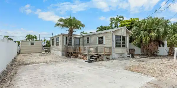 Image 3: Front Exterior & Driveway