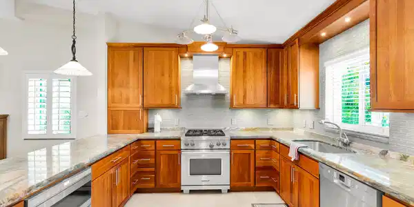 Image 4: Kitchen