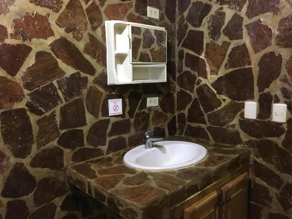 Image 3: Bathroom guesthouse