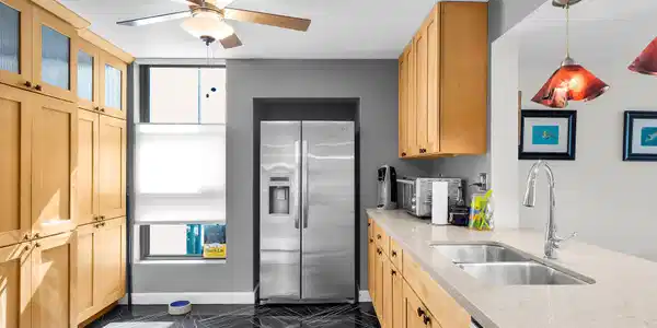 Image 3: Kitchen