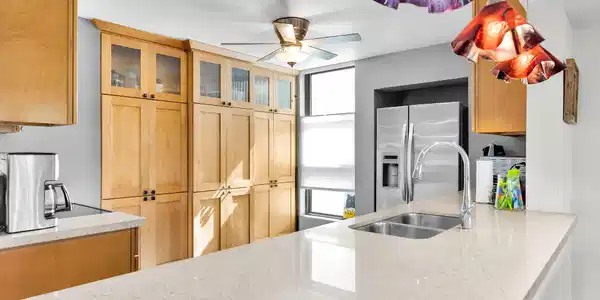 Image 4: Kitchen