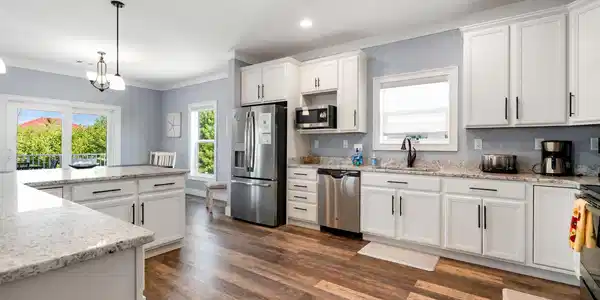 Image 4: Kitchen