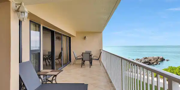 Image 3: Extra Large Balcony