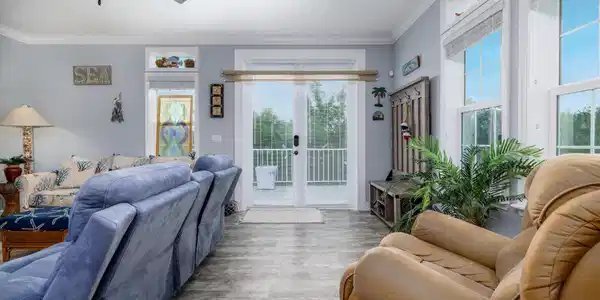 Image 4: Entrance Foyer