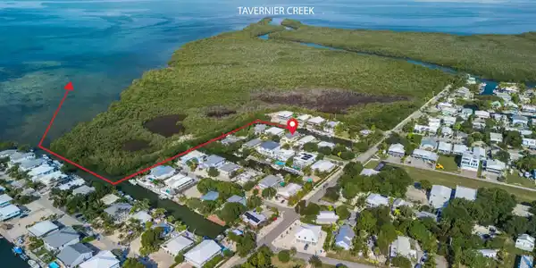 Image 3: Bay Access