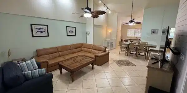 Image 4: Living