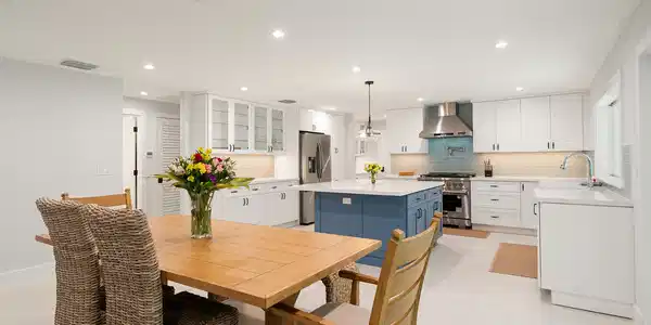 Image 3: Dining - Kitchen
