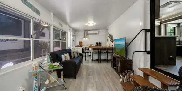 Image 4: Extra interior living space