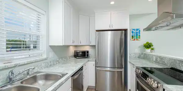 Image 4: Kitchen