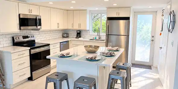 Image 3: Kitchen