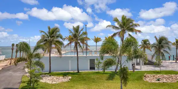 10877 Overseas Highway