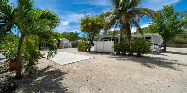 Image 4: 101511 Overseas Hwy #163