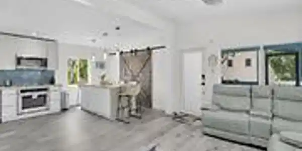Image 4: Kitchen Living Room Area