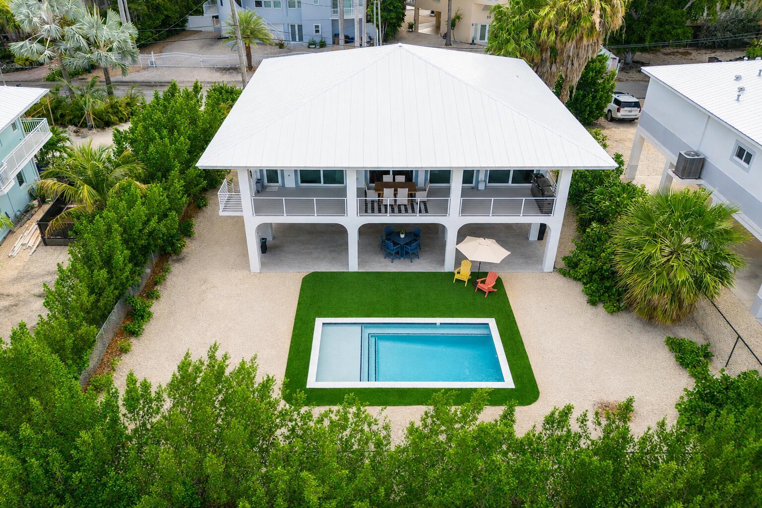 Image 4: Resort-inspired outdoor space