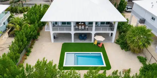 Image 4: Resort-inspired outdoor space
