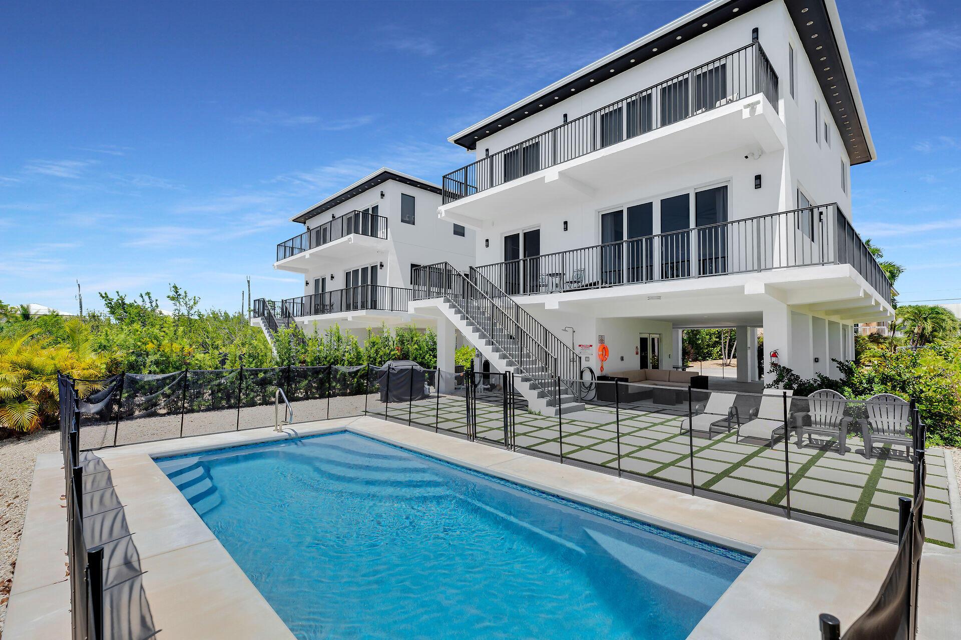 Image 3: Pool