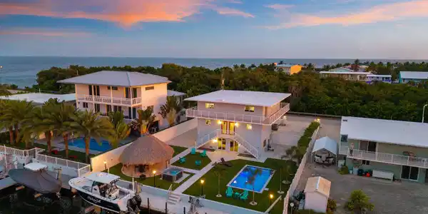Image 2: Welcome to paradise!
