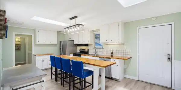 Image 4: Kitchen