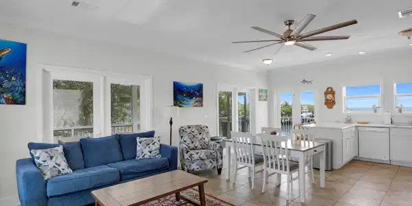 Image 4: Open Floor Plan