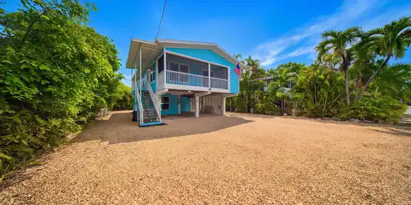 Image 2: 108-web-or-mls-31118 Ave I-084-1