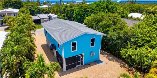 Image 3: 105-web-or-mls-31118 Ave I-104