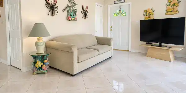 Image 2: Living Room
