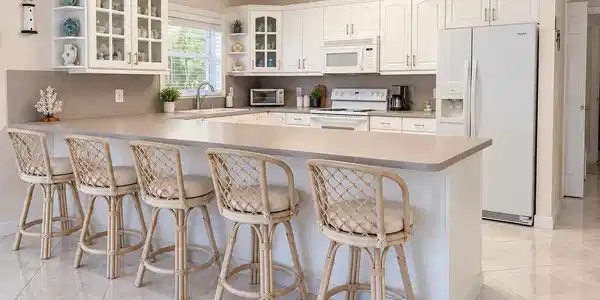 Image 4: Kitchen
