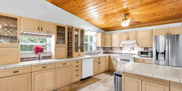 Image 3: Interior - Kitchen