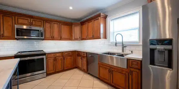 Image 4: 211 Shore Ave-20