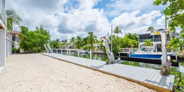Image 2: 024-335PiratesRoad-SummerlandKey-FL-3304
