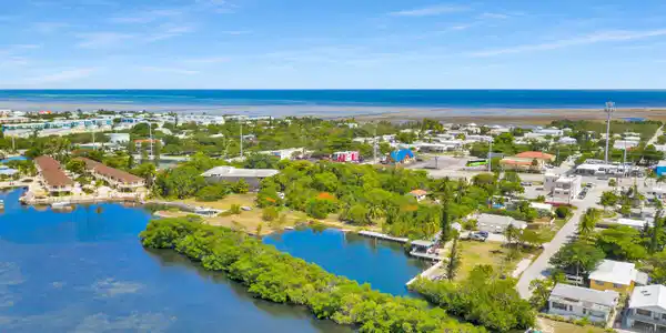 Image 2: 6500-6600 Overseas Highway