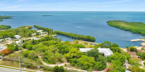 Image 3: 6500-6600 Overseas Highway
