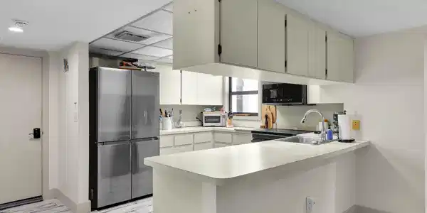 Image 2: Kitchen