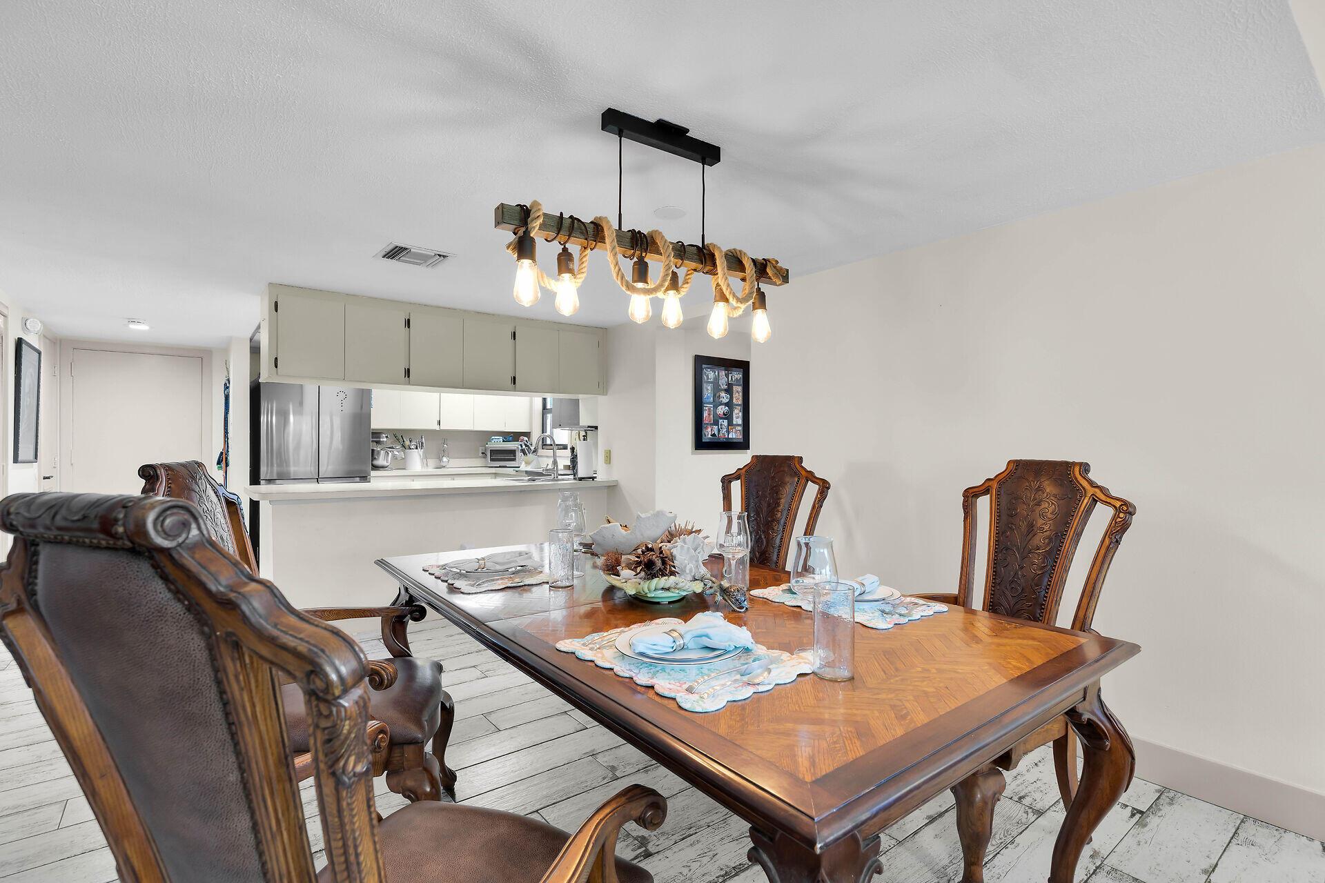 Image 3: Dining/Kitchen