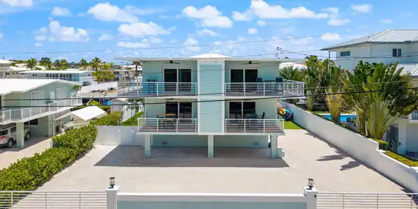 Image 4: 139 Marina Ave