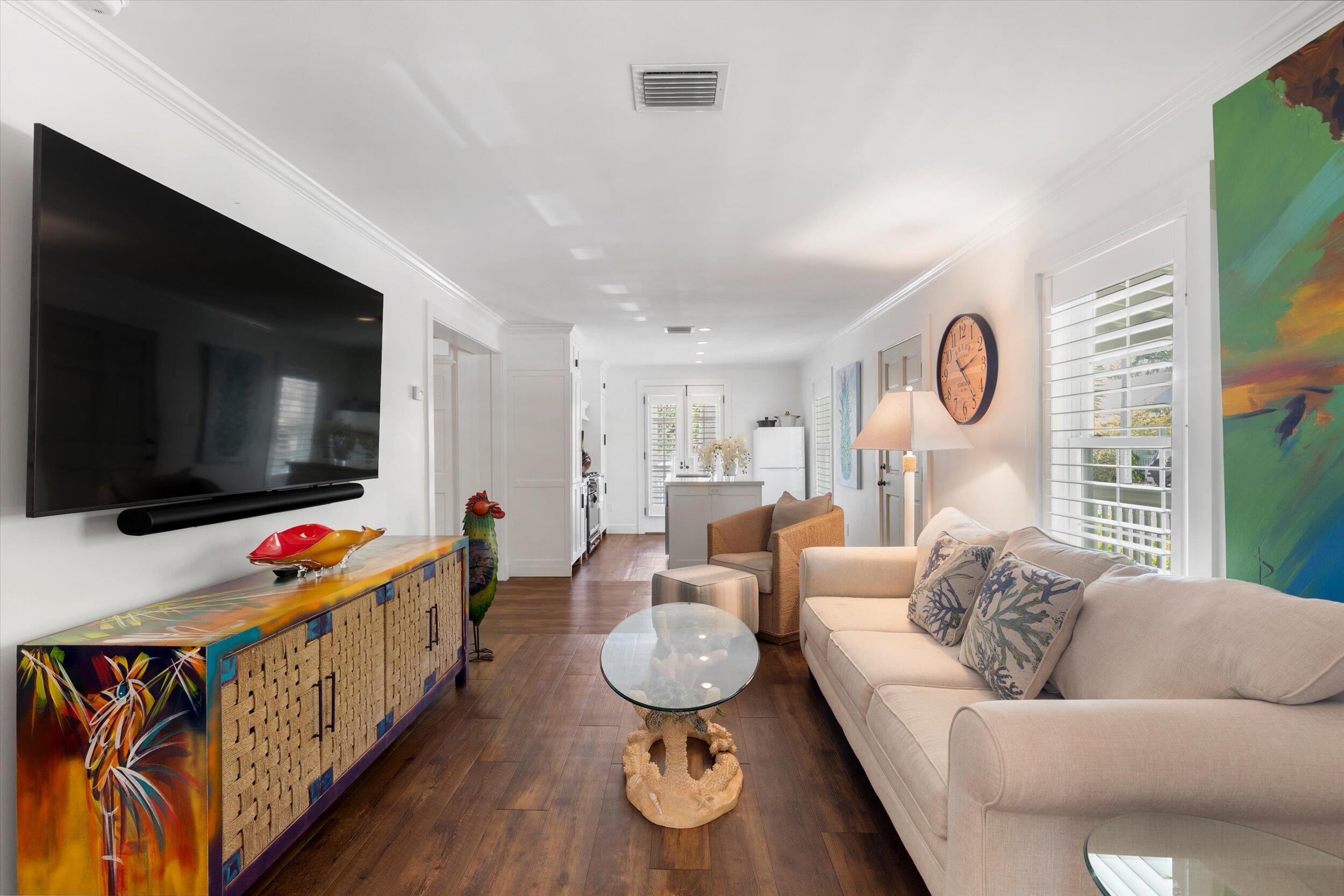 Image 4: Living Area