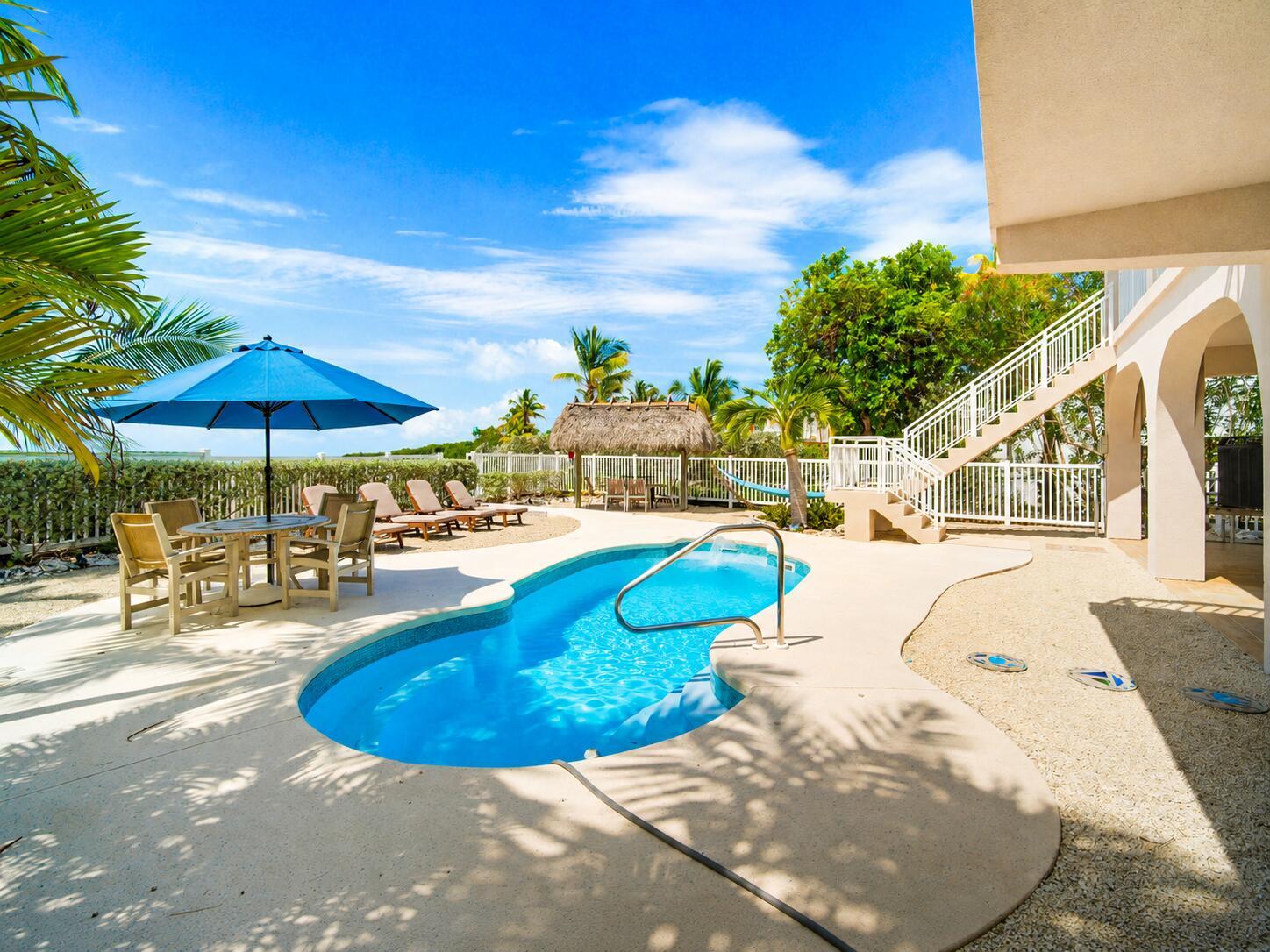 Image 3: Pool