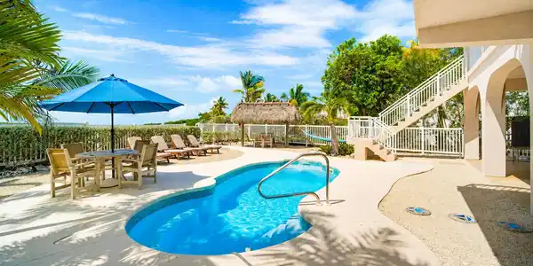 Image 3: Pool