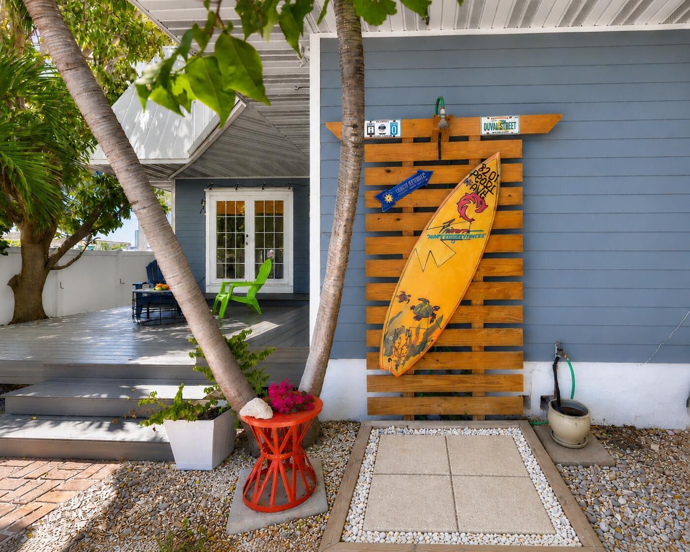 Image 3: Outdoor shower