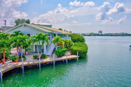 101 N Coral Lane