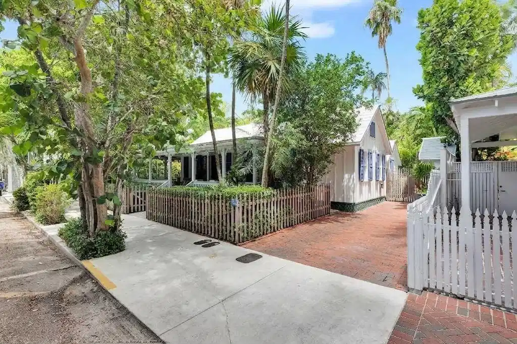 Image 1: Front House Driveway
